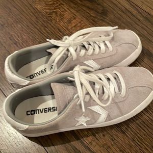 Women’s converse light grey sneakers